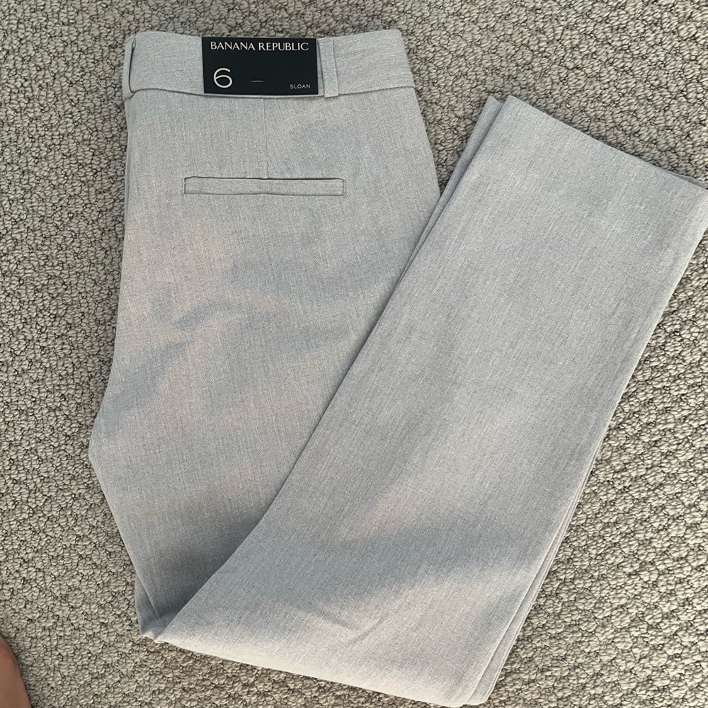Banana Republic Women’s Light Gray Flat Front Shorts